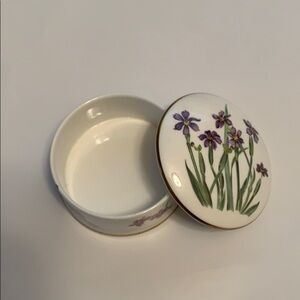 Fine Bone China Bermudiana Jewelry Or Trinket Box